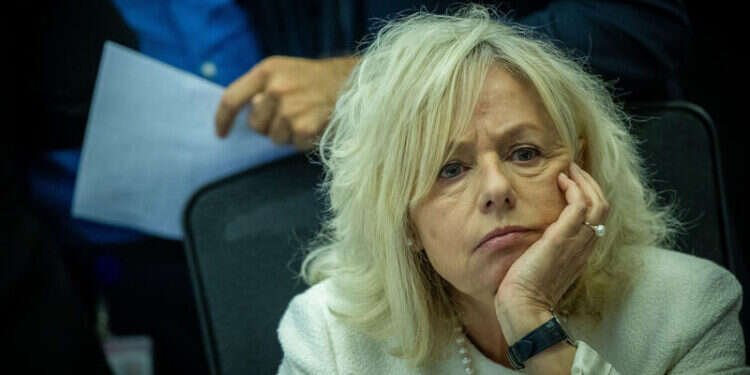 היועצת המשפטית לממשלה, גלי בהרב-מיארה. צילום: יונתן זינדל, פלאש 90 בג"ץ ליועמ"שית: הגיבי לטענות על ניגוד עניינים בעיסוקך בפיטורי ראש השב"כ