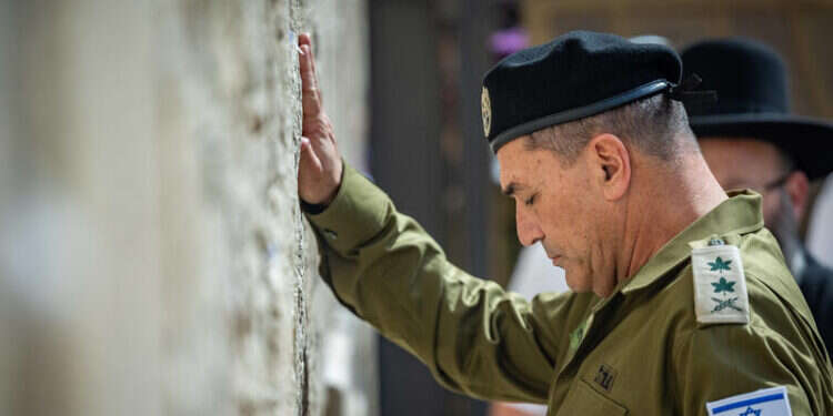 הרמטכ הרמטכ"ל: "קורא לכולם להיכנס מתחת לאלונקה במסע ההיסטורי של עמנו"