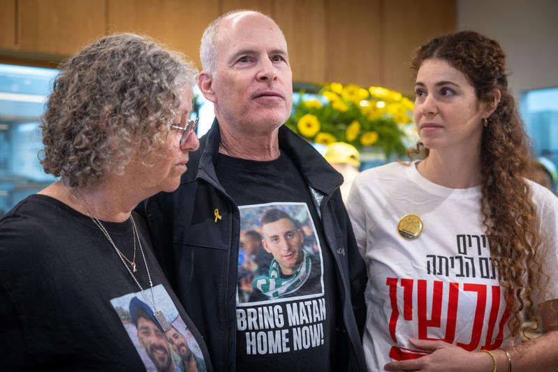 שמע ממתן שהוא שואף לבלות יותר עם המשפחה. פדויי השבי קית' ואביבה סיגל מכפר־עזה. צילום: מרים אלסטר - פלאש 90