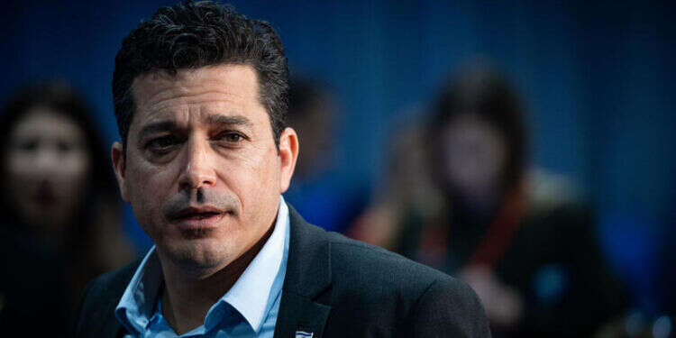 השר עמיחי שיקלי. צילום: יונתן זינדל, פלאש 90 "גיבור ישראל": שיקלי מגבה את איש השב"כ החשוד בהדלפת מידע