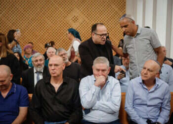 תקדים בבג"ץ: השופטים הורו למשמר בתי המשפט לפנות את האולם | ישיר