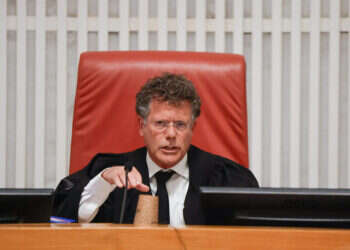 יצחק עמית גאה להציג: בית הפרלמנט העליון