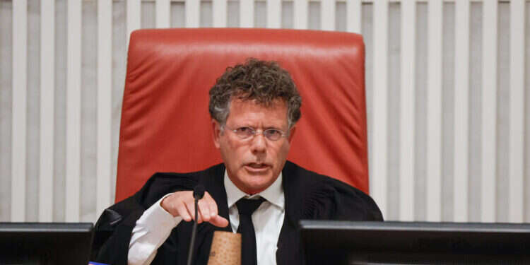 השופט יצחק עמית בדיון על פיטורי ראש השב יצחק עמית גאה להציג: בית הפרלמנט העליון