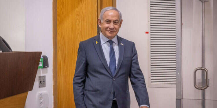 נתניהו מגיע להעיד בבית המשפט, הבוקר. צילום: מרים אלסטר, פלאש 90 החוק קובע: המשפט חייב לאפשר לרה"מ לנהל את המדינה