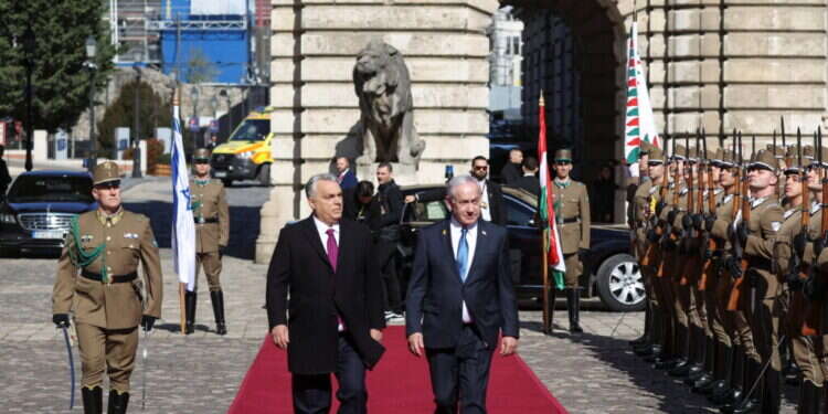 כבוד מלכים. אורבן ונתניהו בבודפשט. צילום: רויטרס כבוד מלכים. אורבן ונתניהו בבודפשט. צילום: רויטרס