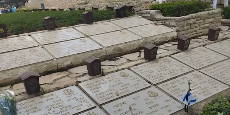 נופלי גוש עציון בהר הרצל שידור ישיר: טקס יום הזיכרון בבית העלמין בגוש עציון