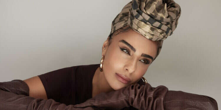 נרקיס. צילום: שחר ארביב "לפניי לא הייתה זמרת עם מטפחת ששרה במיינסטרים, ויש מחיר בלהיות הראשונה"