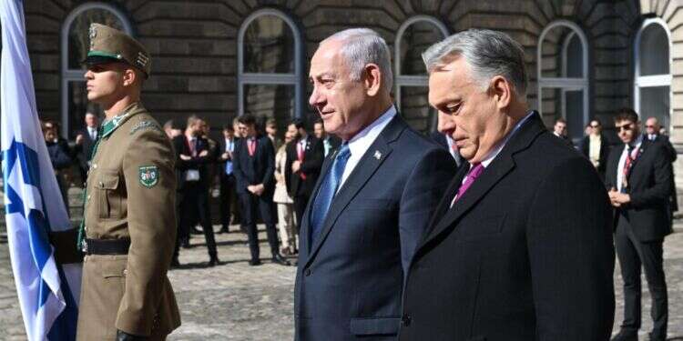 ראש הממשלה בנימין נתניהו וראש ממשלת הונגריה ויקטור אורבן, במהלך ביקורו בבודפשט. צילום: אבי אוחיון, לע ויקטור אורבן במהלך ביקור נתניהו: בית הדין בהאג "הפך לכלי פוליטי"