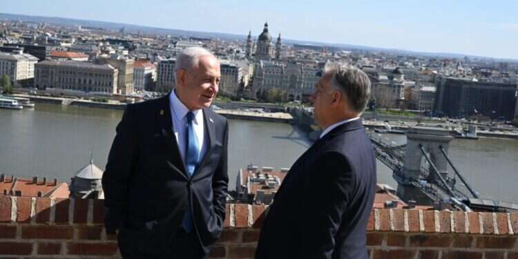 ראש הממשלה בנימין נתניהו לצד ראש ממשלת הונגריה ויקטור אורבן, במהלך ביקורו בבודפשט. צילום: אבי אוחיון, לע ויקטור אורבן במהלך ביקור נתניהו: בית הדין בהאג "הפך לכלי פוליטי"