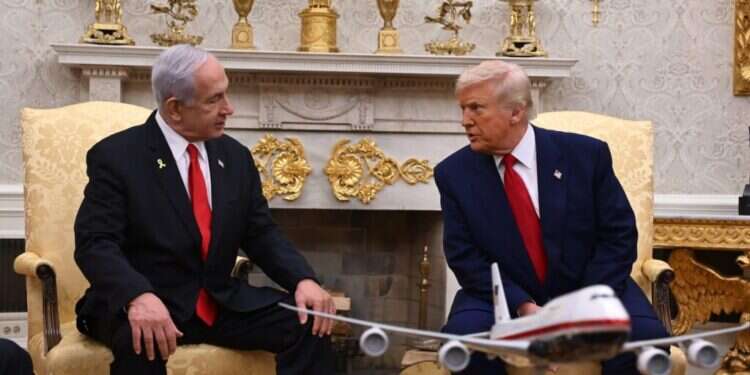 נתניהו וטראמפ בבית הלבן. צילום: אבי אוחיון, לע התפוררות מוקדי הכוח: הקשר בין הדיון בבג"ץ להקלטות החטיבה היהודית