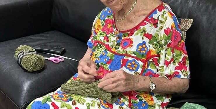 בלנקה גוט. צילום פרטי סורגת לחיילים מאז ה-7.10: בלנקה גוט בת ה-90 תשיא משואה