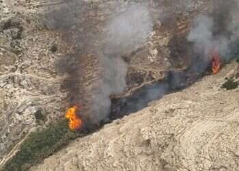 השריפה בנחל פרת: כל המטיילים חולצו מהוואדי