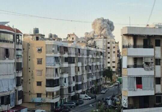 התקיפה בביירות. צילום מהרשתות הערביות לאחר הקריאה לפינוי: צה"ל תקף מתקני חיזבאללה בביירות