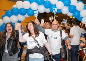 עולים. צילום: נגה מלסה, לע עשרות אלפים עלו לארץ בשנה האחרונה: הנתונים והמספרים