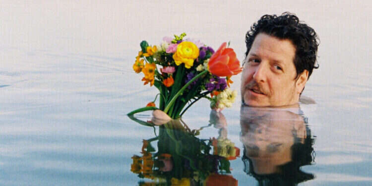 רותם בר אור. עטיפת התקליט. יח רותם בר אור מגיש אלבום בכורה מושלם שמאתגר את המאזינים