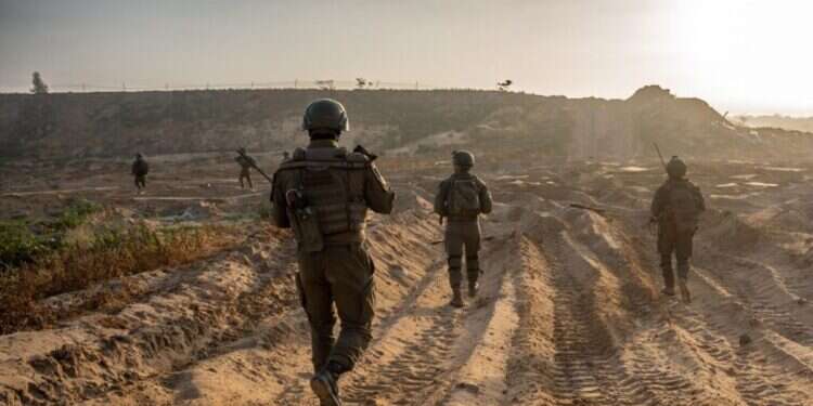 כוחות חטיבת 'אגרוף הברזל' (205) ברפיח. צילום: דובר צה אמצעי לחימה בשקים של אונר"א: תיעוד מתוך רפיח