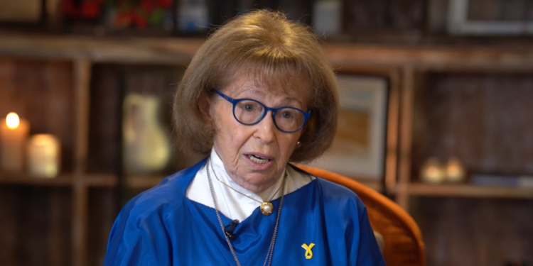 ניצולת השואה איירין ששר. צילום מסך מתוך זיכרון בסלון