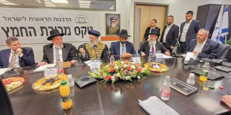 בכירים במשרד הדתות: מנכ"ל הרבנות הראשית מטרפד אכיפת כשרות