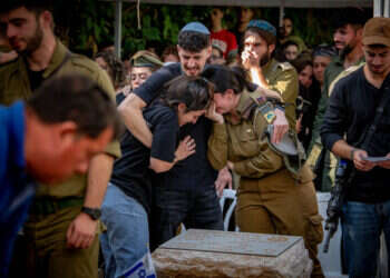 הלווייתו של רס"ל בן זוסמן הי"ד, שמכתבו מופיע בספר. צילום: אריה לייב אברמס, פלאש 90