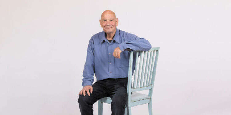 גיורא פישר. צילום: אריק סולטן "תקופה ארוכה עבדתי כמו שני אנשים, גם כמורה לתנ"ך וגם ברפת"