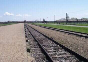 שער הכניסה למחנה אושוויץ. מתוך ויקיפדיה