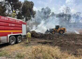 כלים הנדסיים של צה השריפה בהרי ירושלים: הושגה שליטה על האש